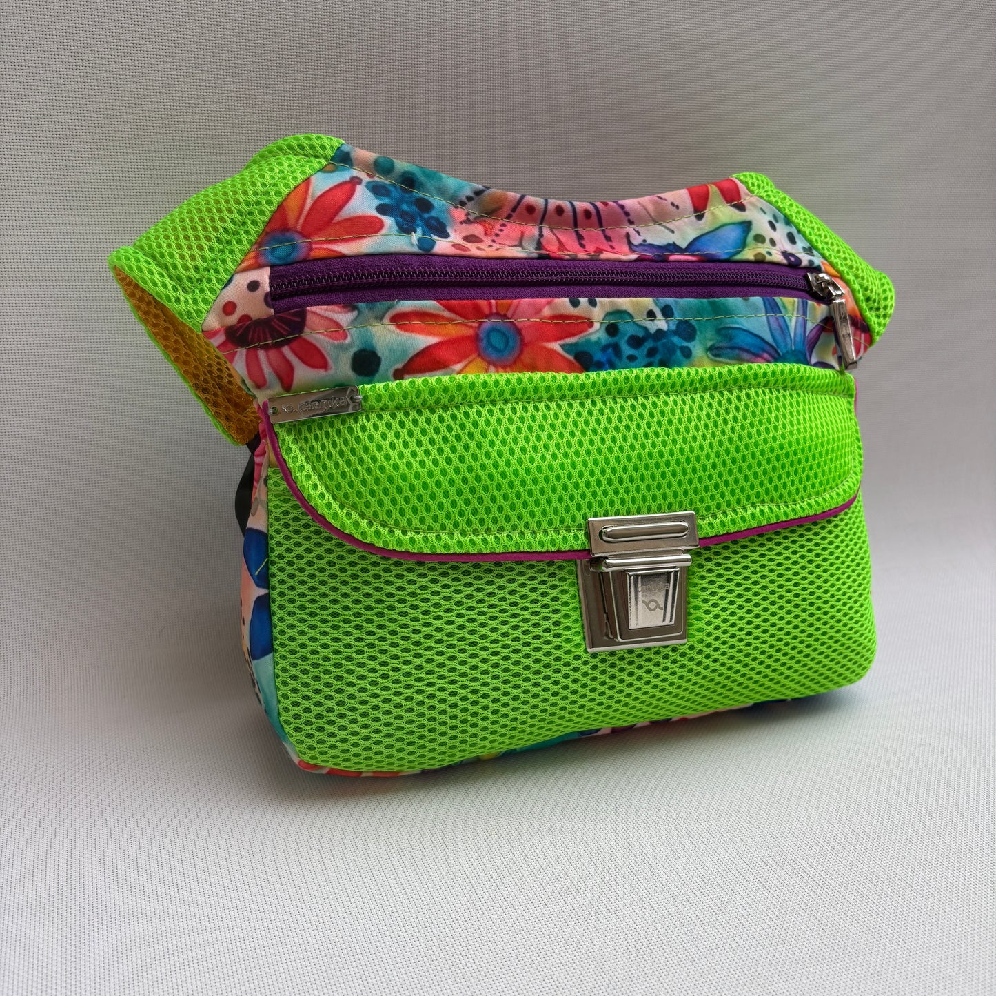 Riñonera "Soft 3D Flowers" · Pieza Única Núm. 18072