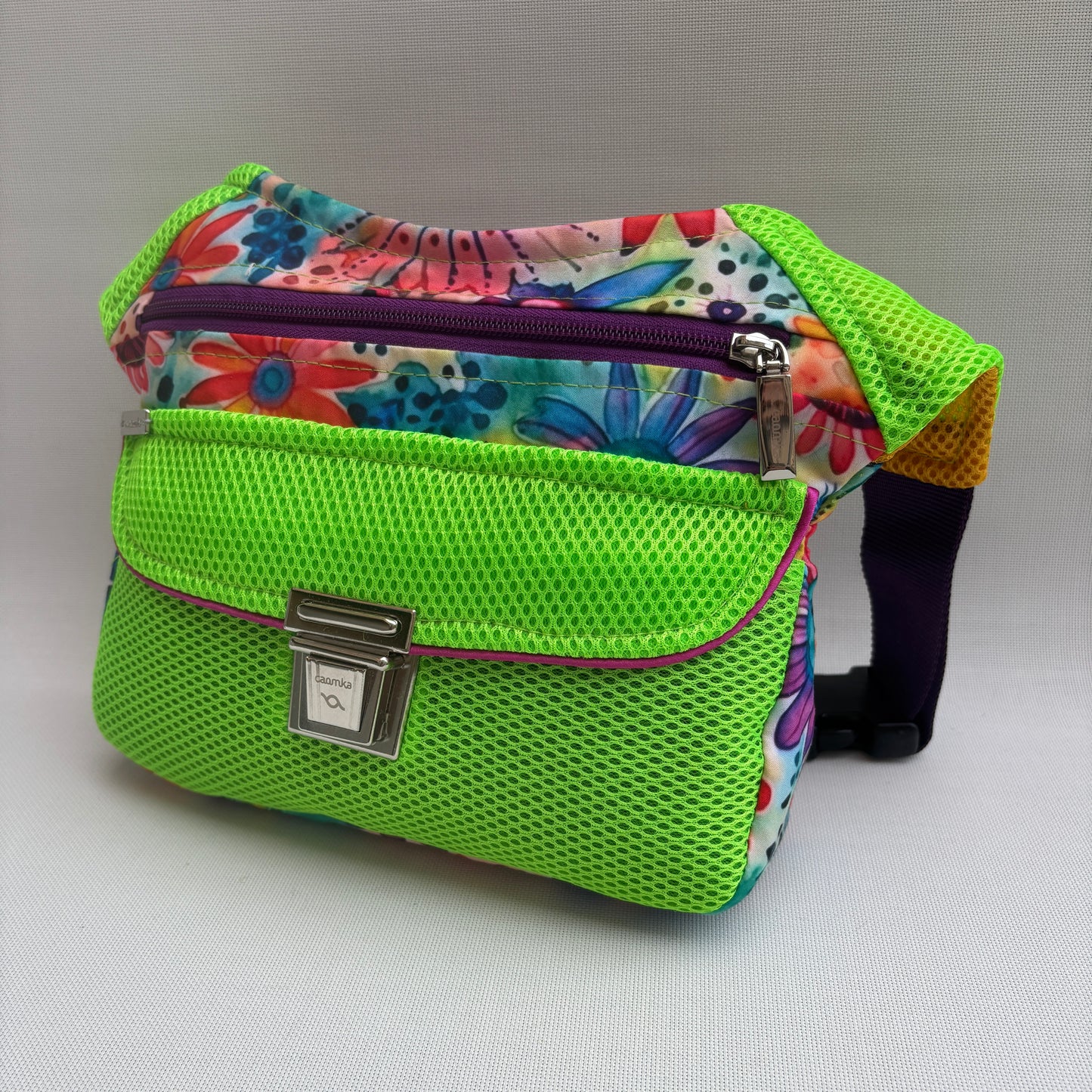 Riñonera "Soft 3D Flowers" · Pieza Única Núm. 18072