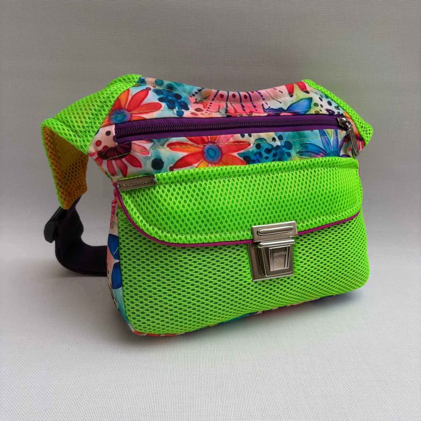 Riñonera "Soft 3D Flowers" · Pieza Única Núm. 18072