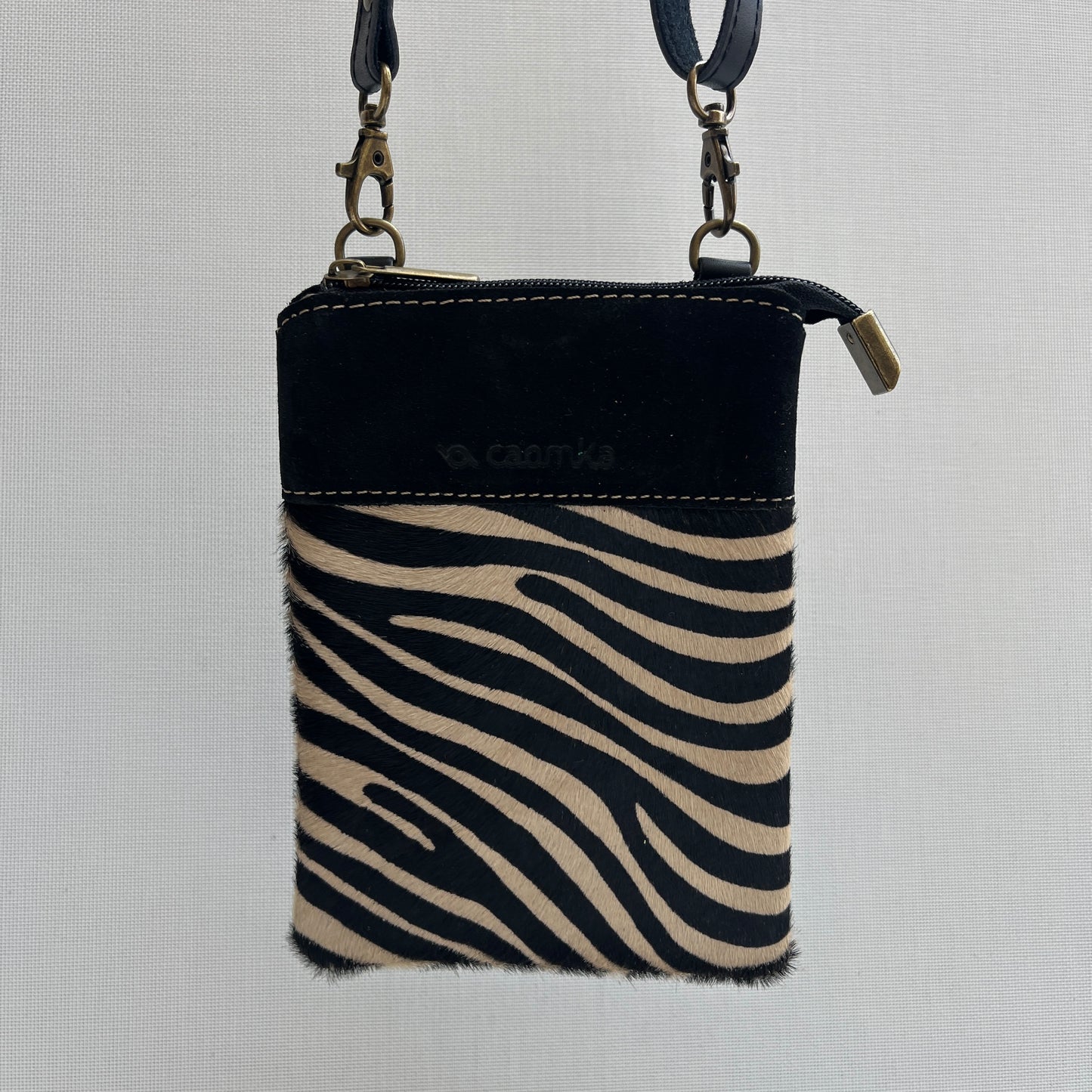 (-50%) Porta Móvil · Diseño Top Animal Print · Piel natural · Zebra