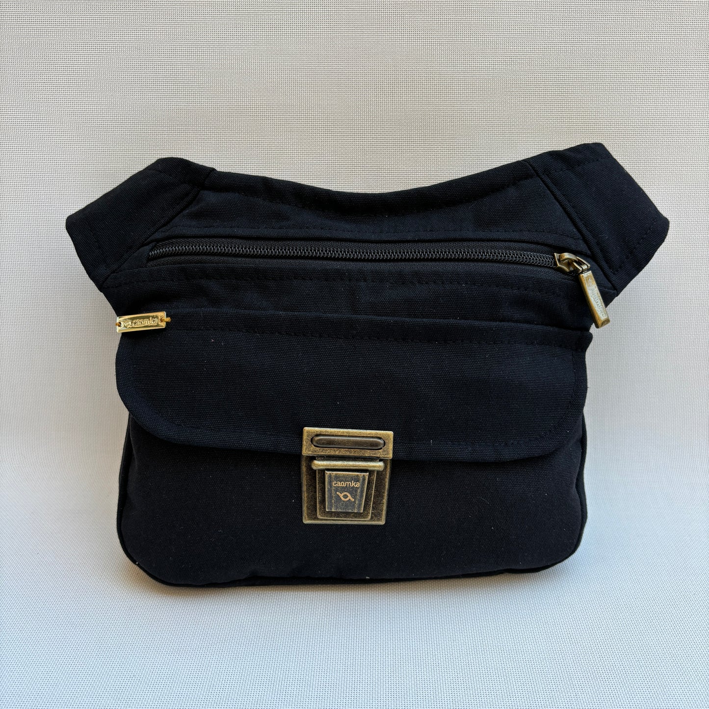 Classic Black + Bolsillo trasero · Pieza Exclusiva Núm. 16137