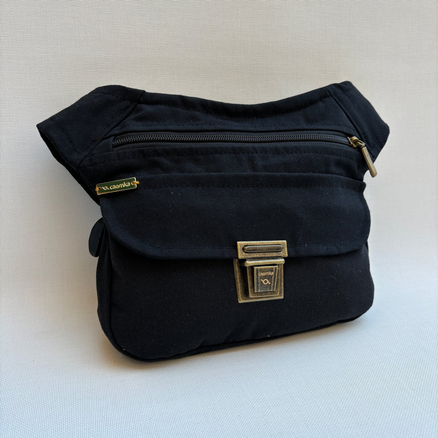 Classic Black + Bolsillo trasero · Pieza Exclusiva Núm. 16137