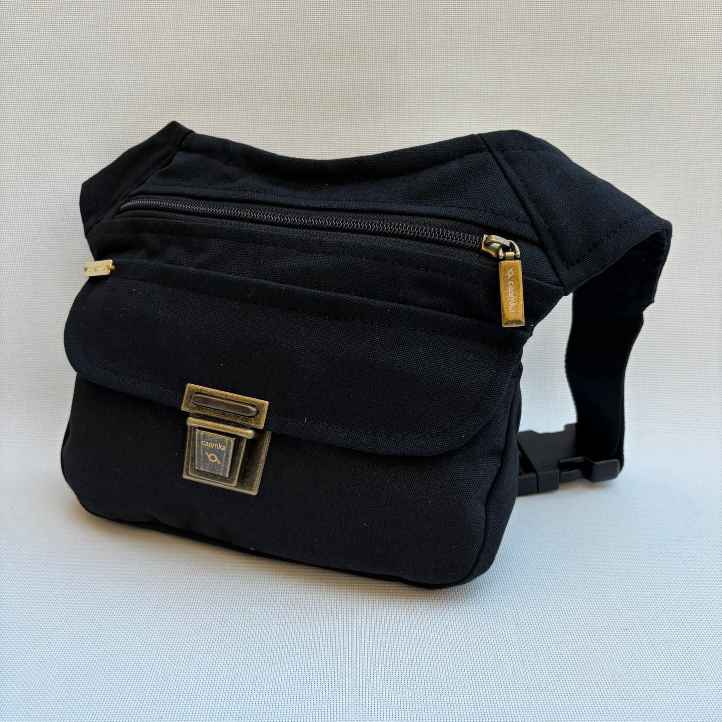 Classic Black + Bolsillo trasero · Pieza Exclusiva Núm. 16137