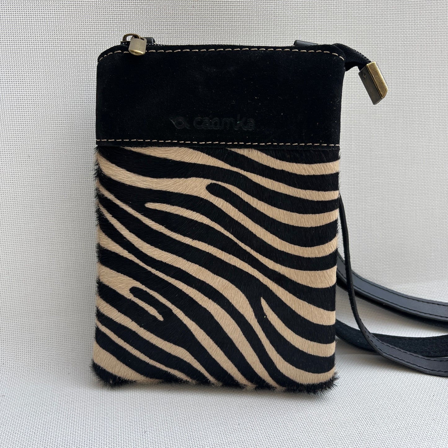 (-50%) Porta Móvil · Diseño Top Animal Print · Piel natural · Zebra