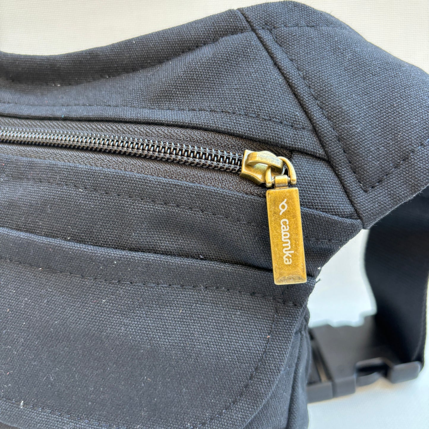 Classic Black + Bolsillo trasero · Pieza Exclusiva Núm. 16137