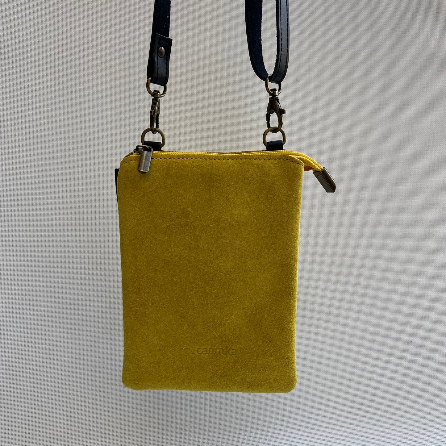 (-50%) Porta Móvil · Diseño Top · Piel natural · Amarillo