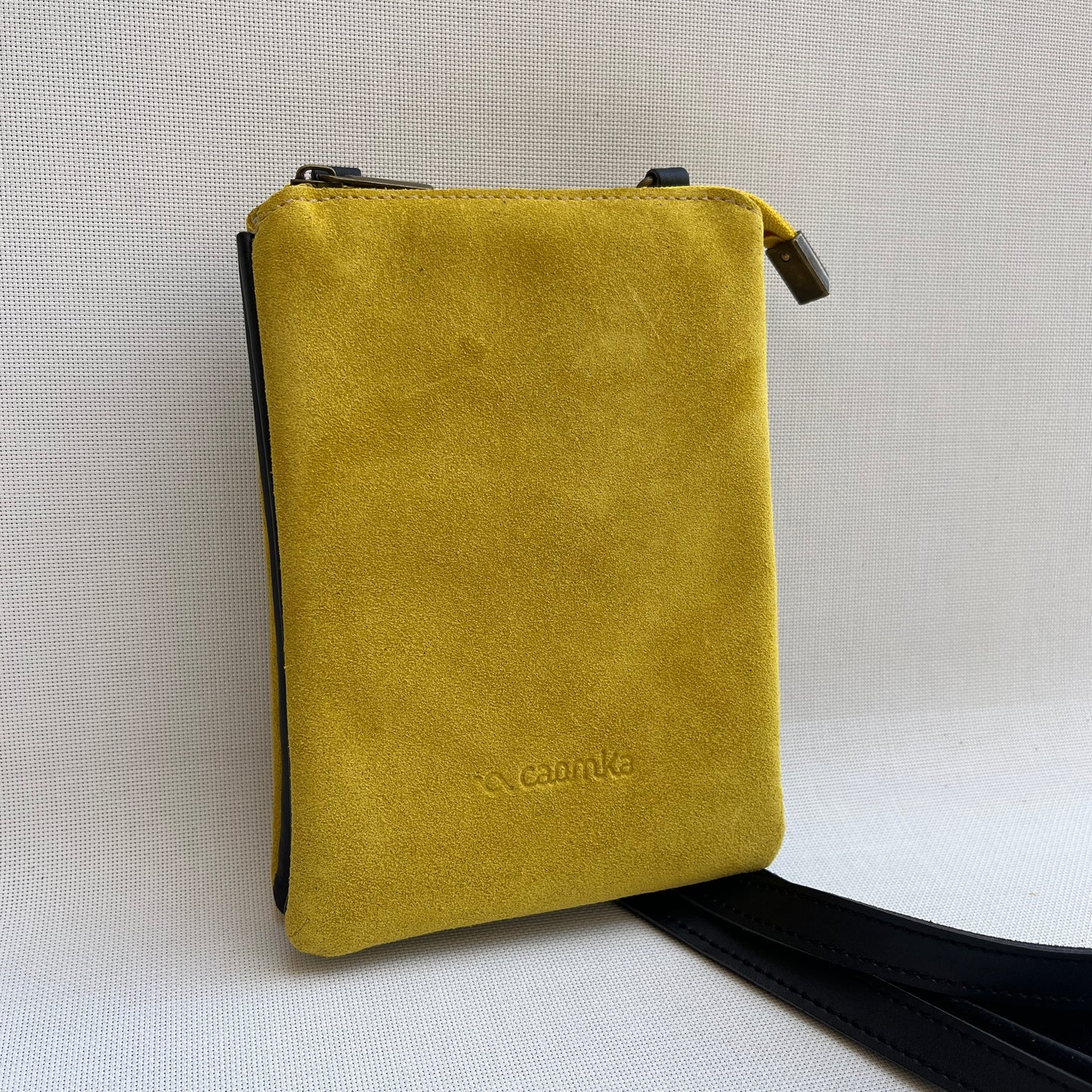 (-50%) Porta Móvil · Diseño Top · Piel natural · Amarillo