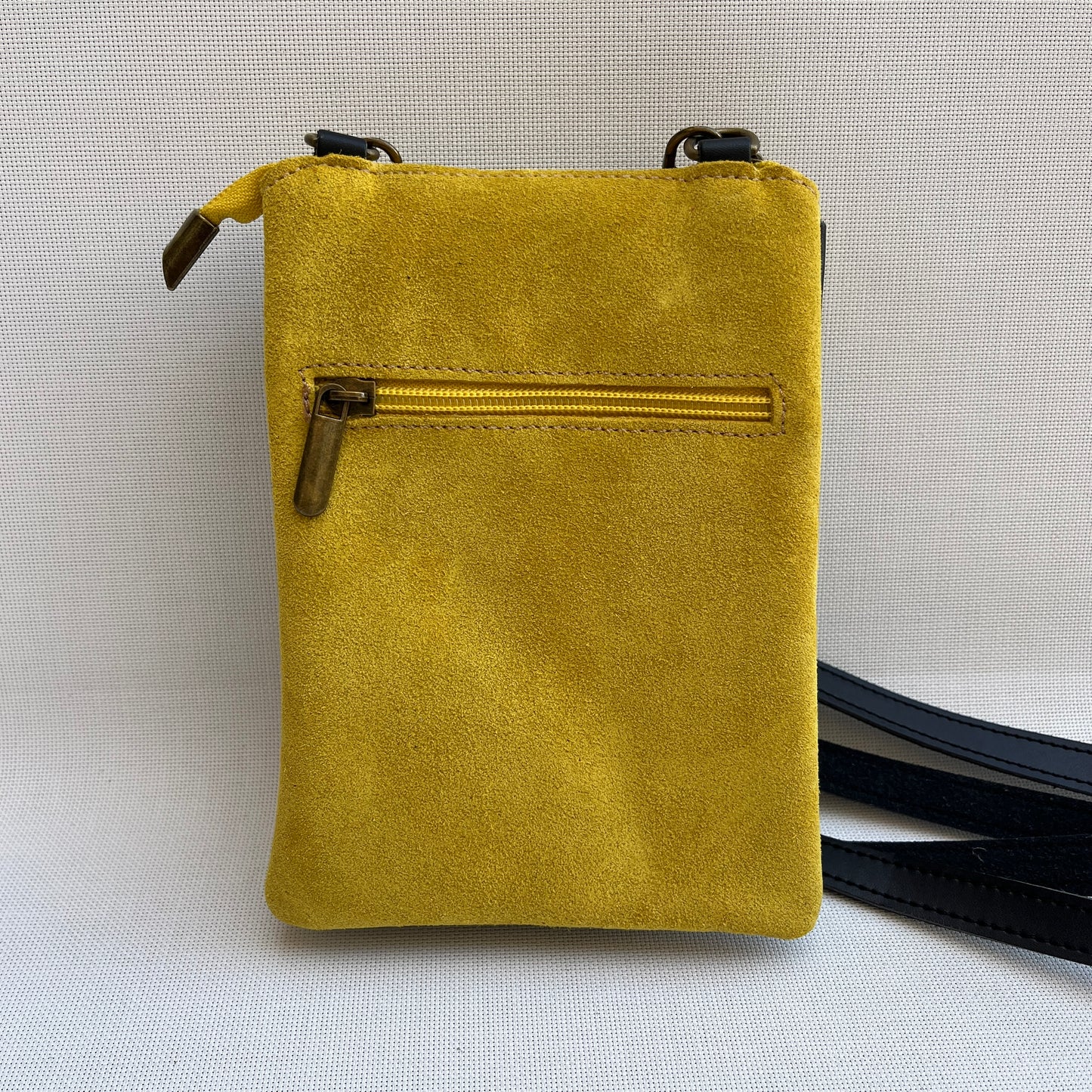 (-50%) Porta Móvil · Diseño Top · Piel natural · Amarillo