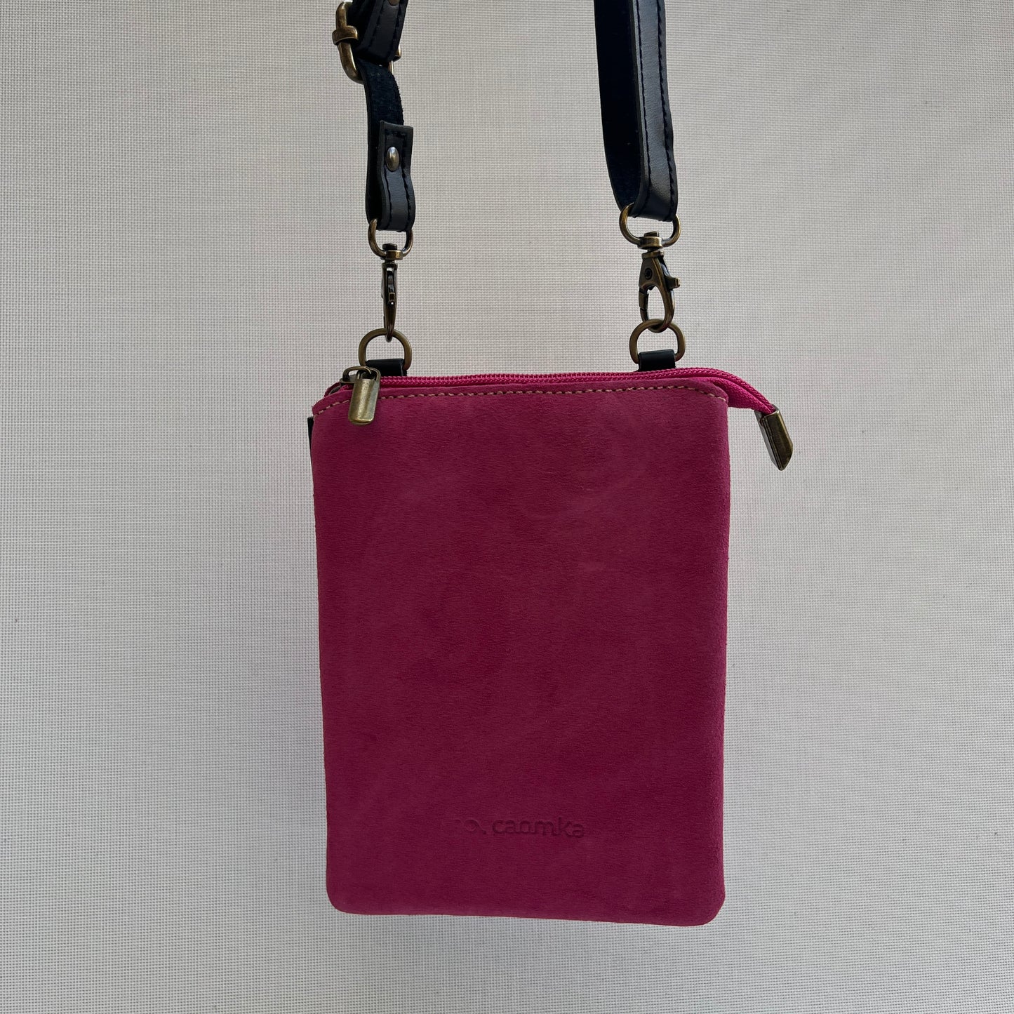 (-50%) Porta Móvil · Diseño Top · Piel natural · Fucsia