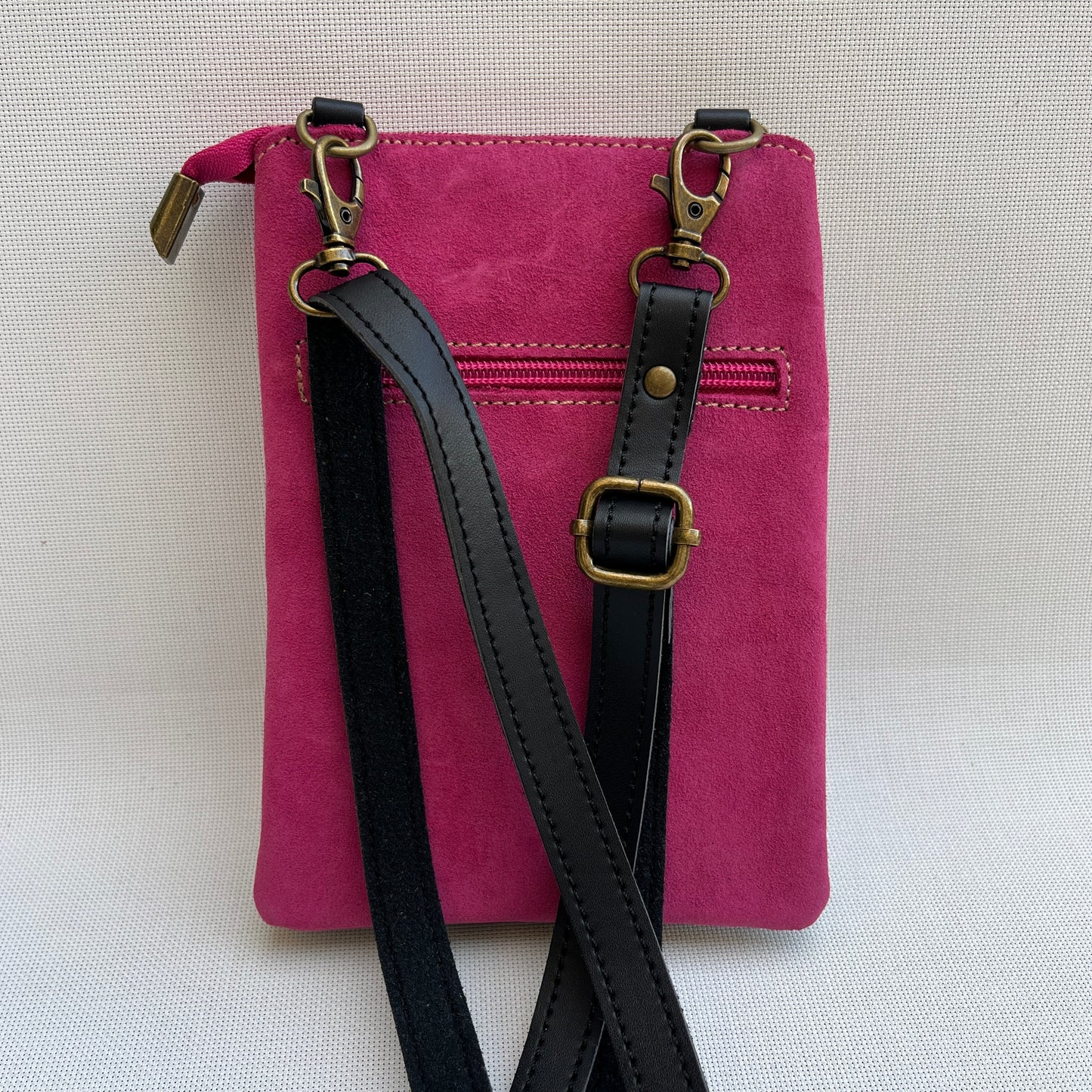 (-50%) Porta Móvil · Diseño Top · Piel natural · Fucsia