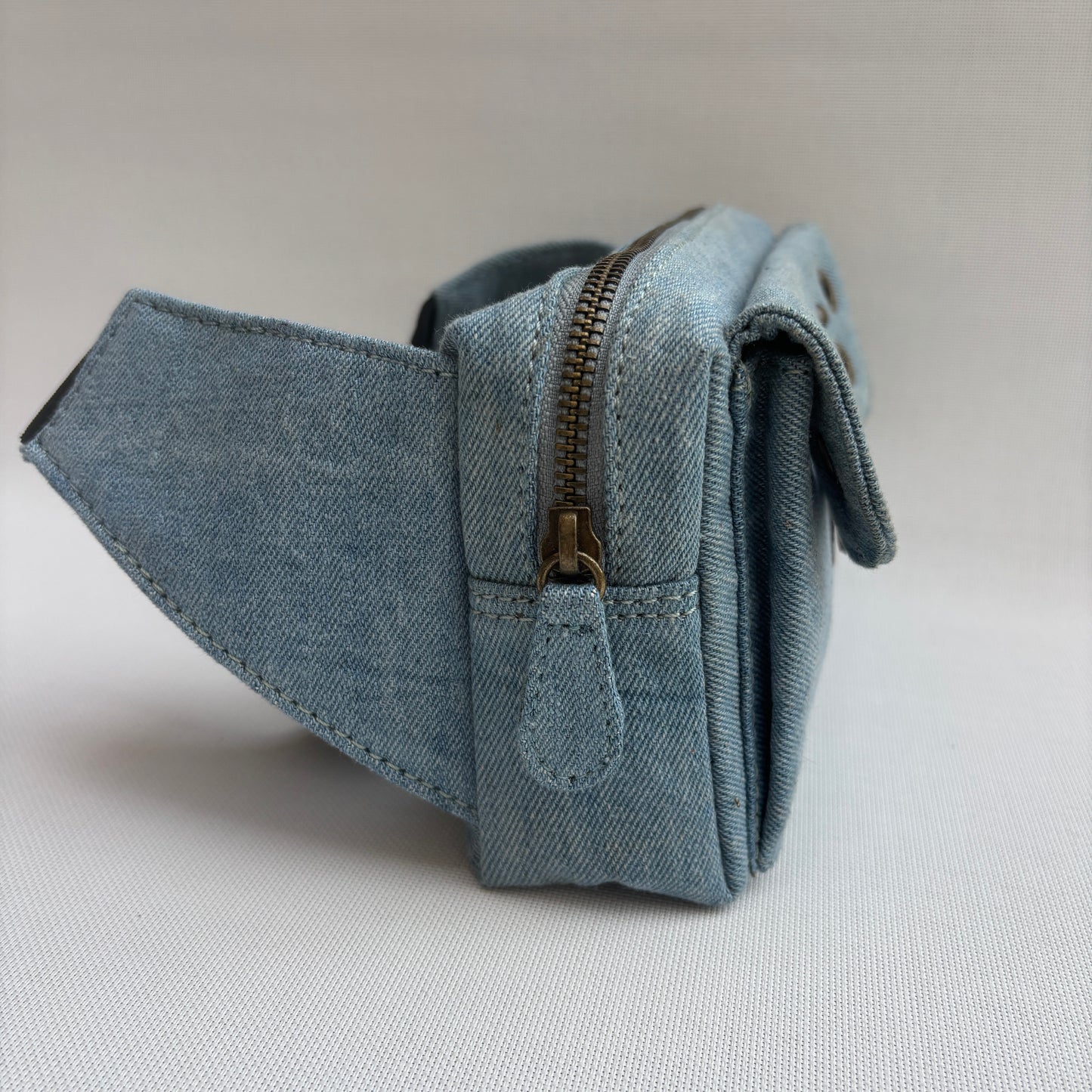 Riñonera Urban Premium · AZUL VAQUERO CLARO · Pieza Exclusiva Núm. 18059