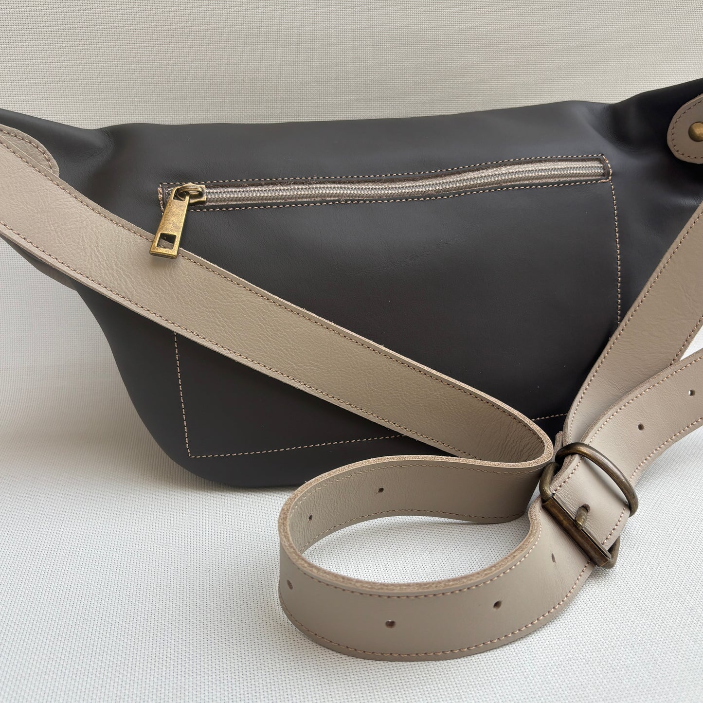 Riñonera "Retro Chic Watermelon Taupe" · Piel / Cuero · Pieza Exclusiva Núm. 18089