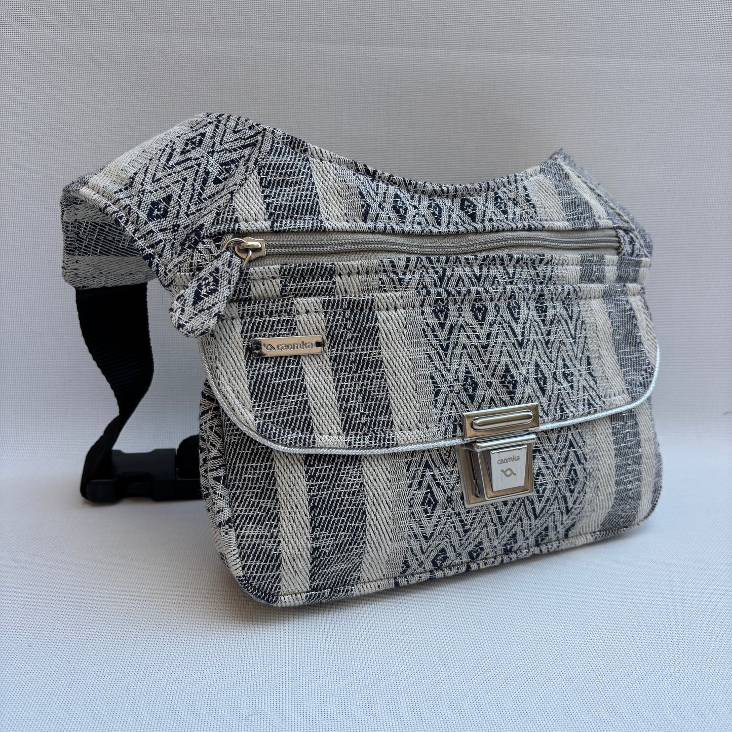 Riñonera "Elegant Silver India" + Bolsillo trasero · Pieza Única Núm. 18820