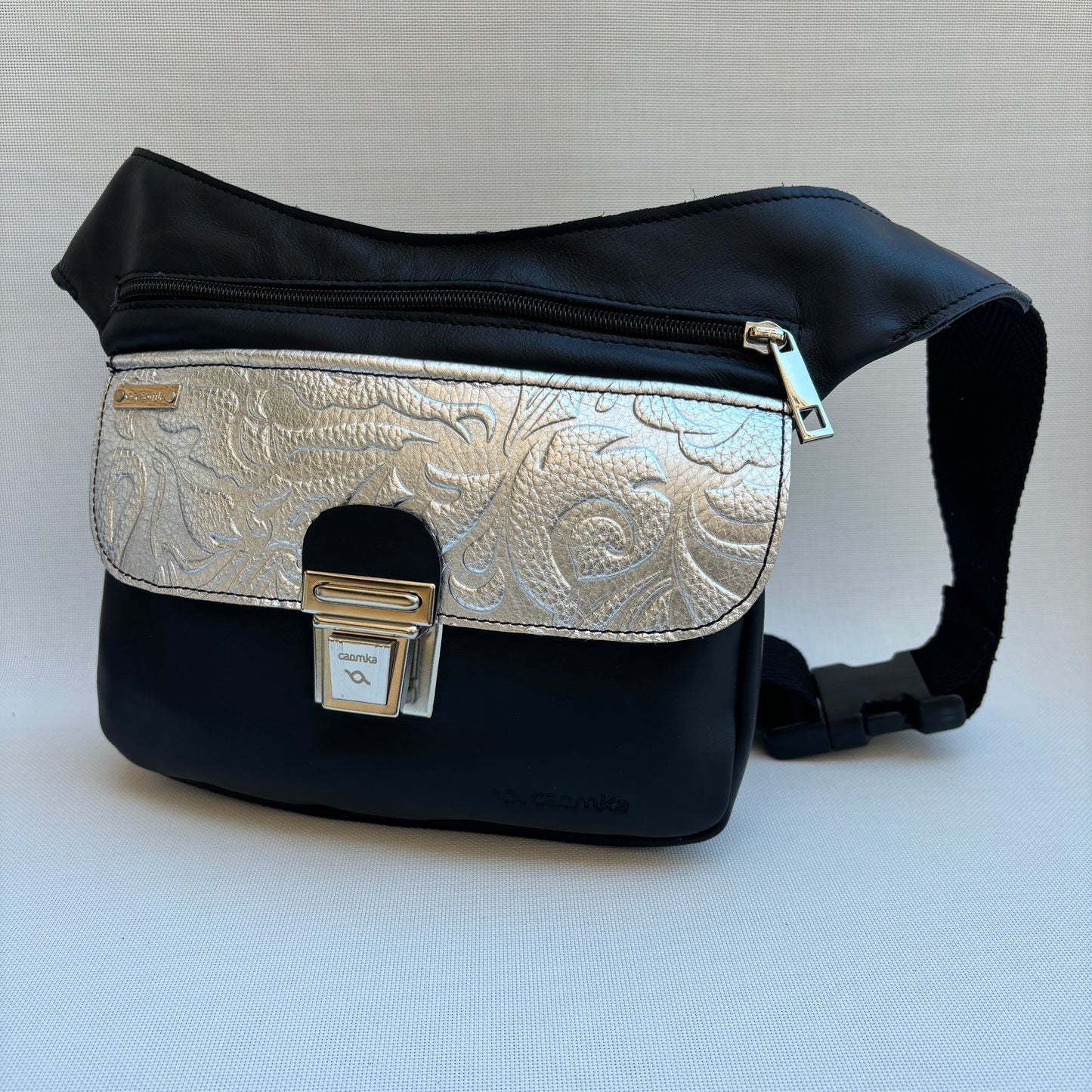 Riñonera "Special Black Silver" · Piel - Cuero · Pieza Exclusiva Núm. 15674