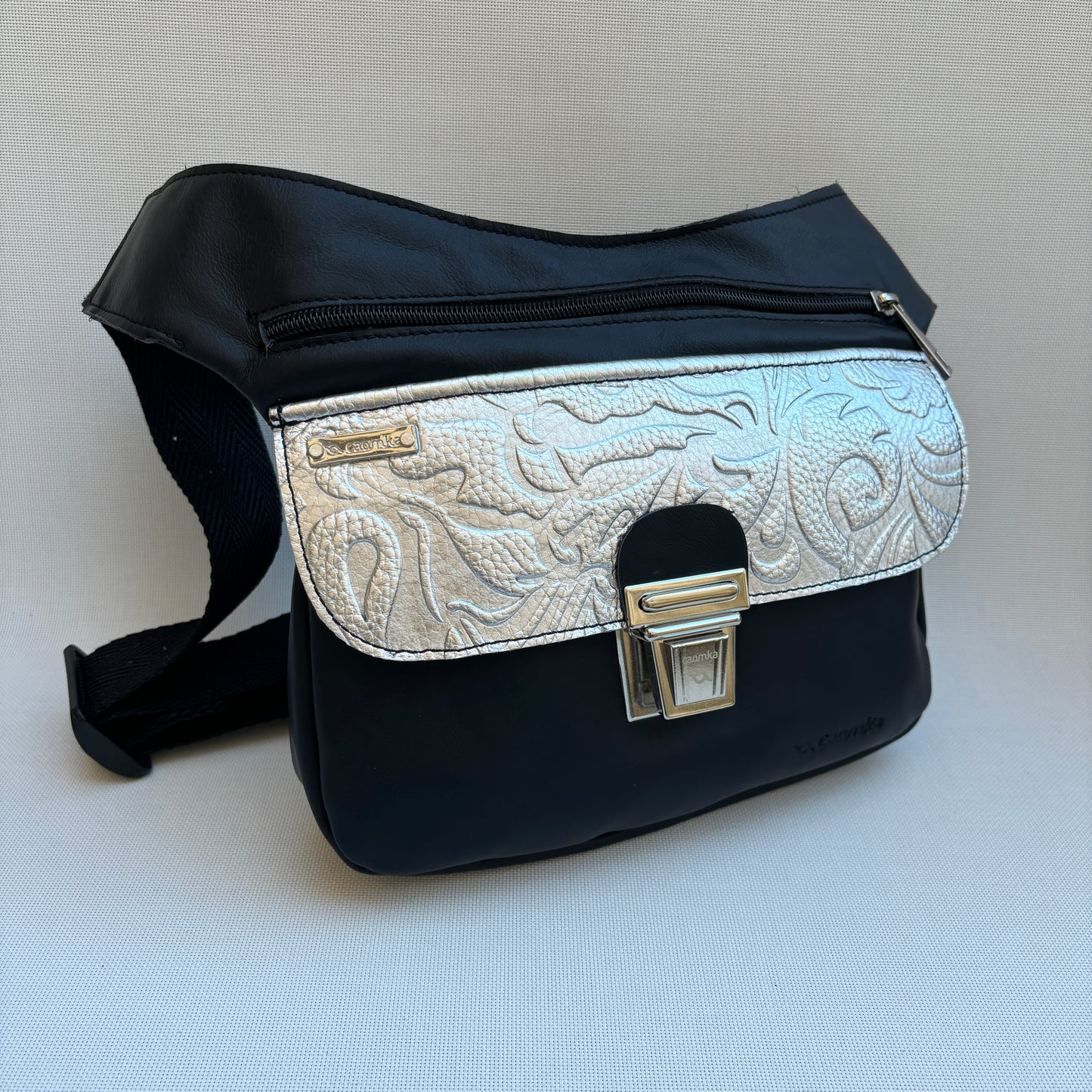 Riñonera "Special Black Silver" · Piel - Cuero · Pieza Exclusiva Núm. 15674