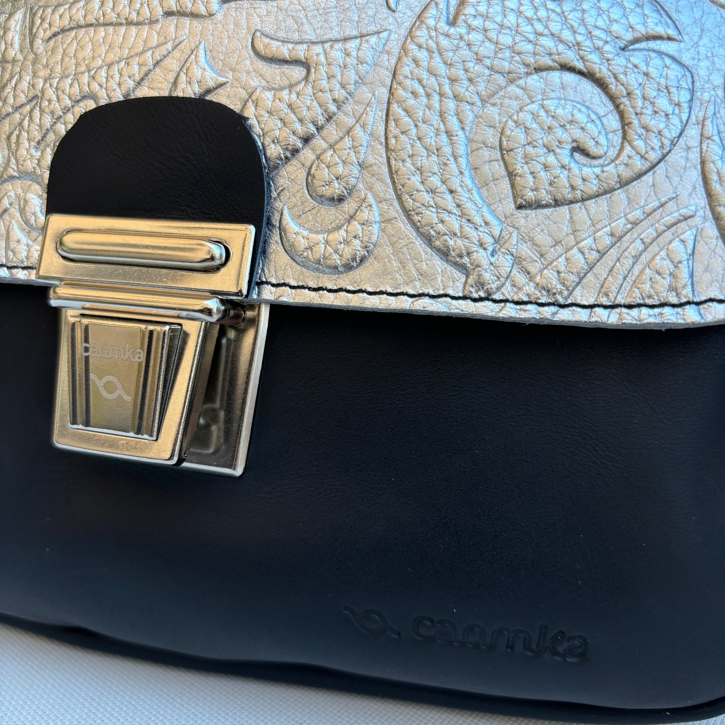 Riñonera "Special Black Silver" · Piel - Cuero · Pieza Exclusiva Núm. 15674