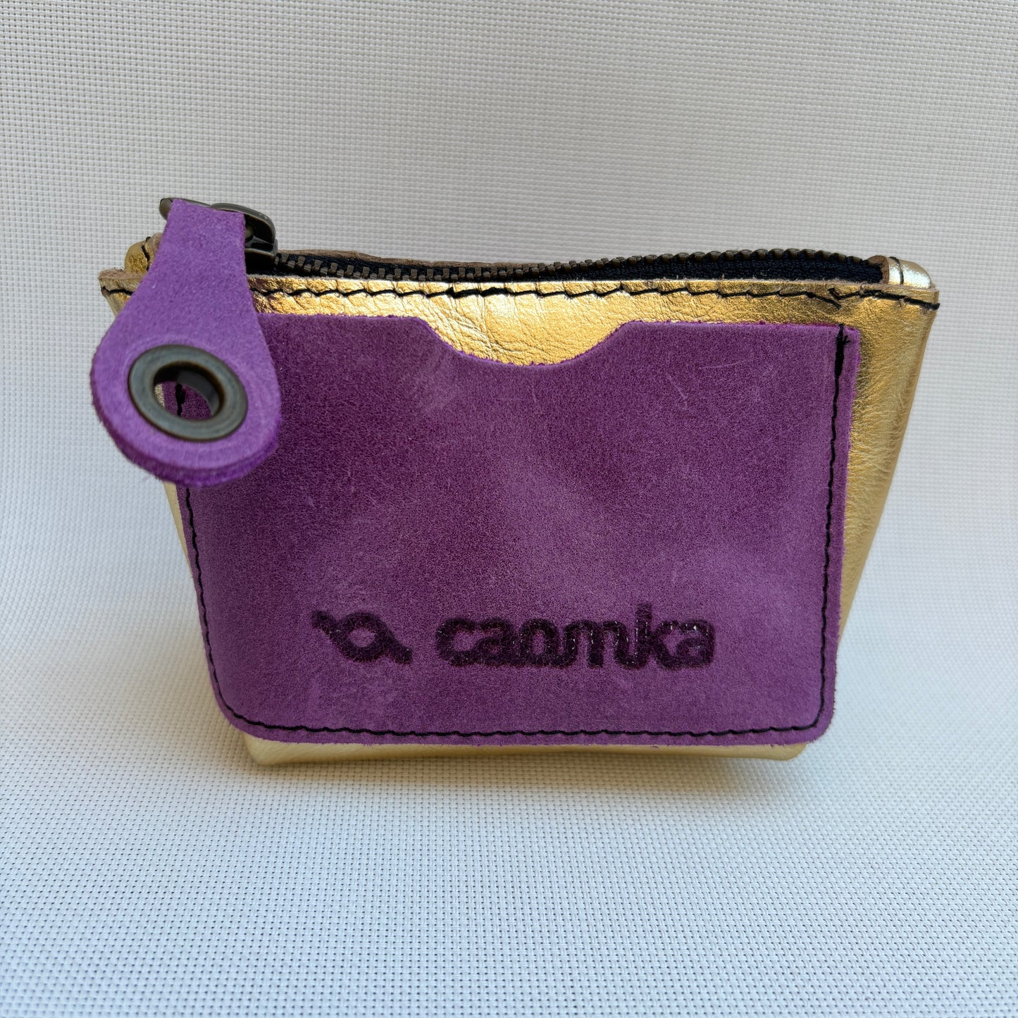 Monedero Wink CAOMKA · Piel natural · Pieza Exclusiva Núm. 15638