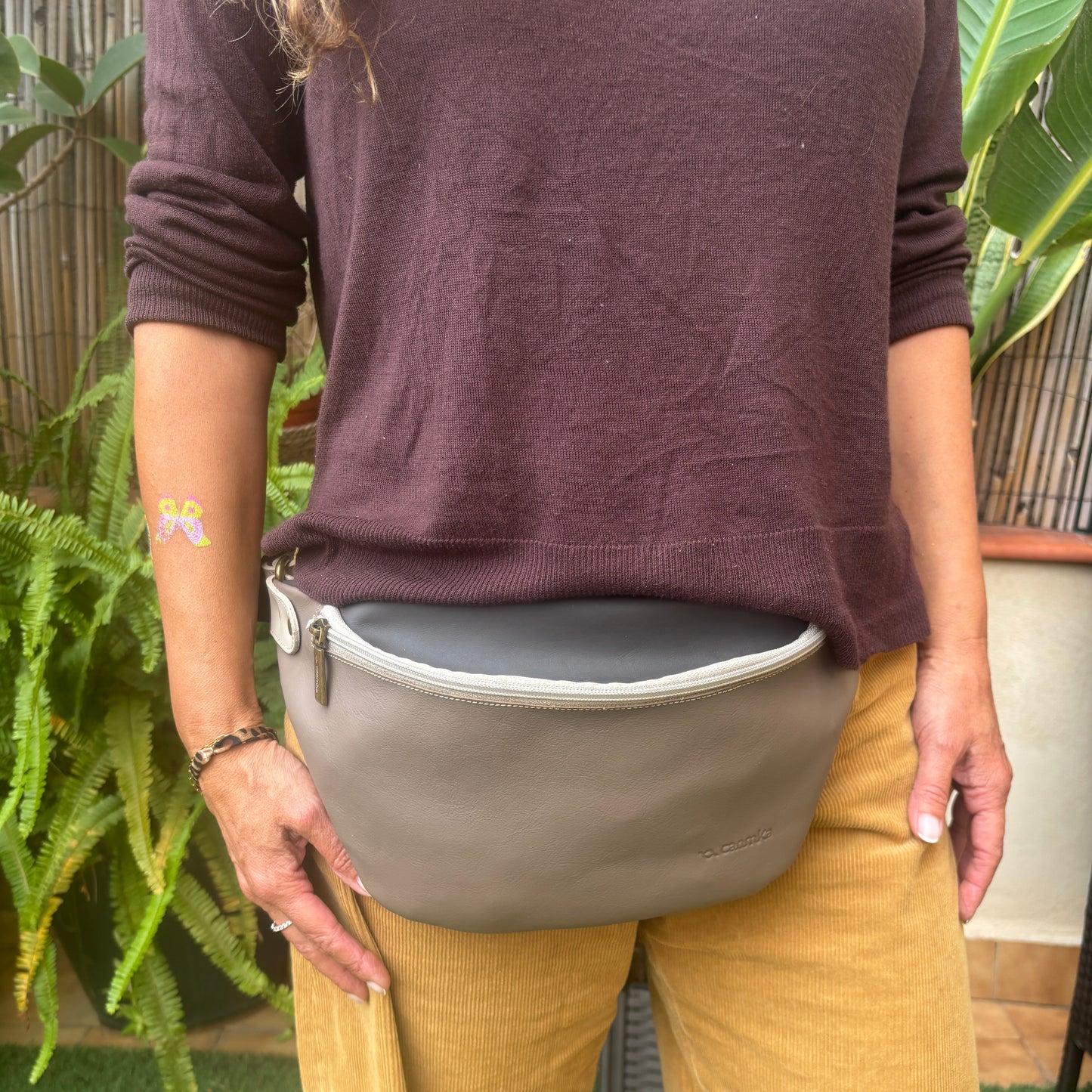 Riñonera "Retro Chic Watermelon Taupe" · Piel / Cuero · Pieza Exclusiva Núm. 18089