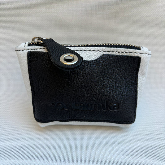 Monedero Wink CAOMKA · Piel natural · Pieza Exclusiva Núm. 15631