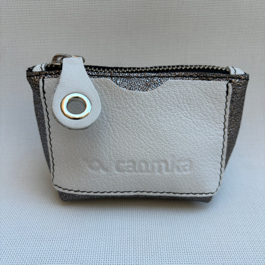 Monedero Wink CAOMKA · Piel natural · Pieza Exclusiva Núm. 15630