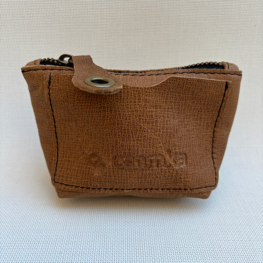 Monedero Wink CAOMKA · Piel natural · Pieza Exclusiva Núm. 15629