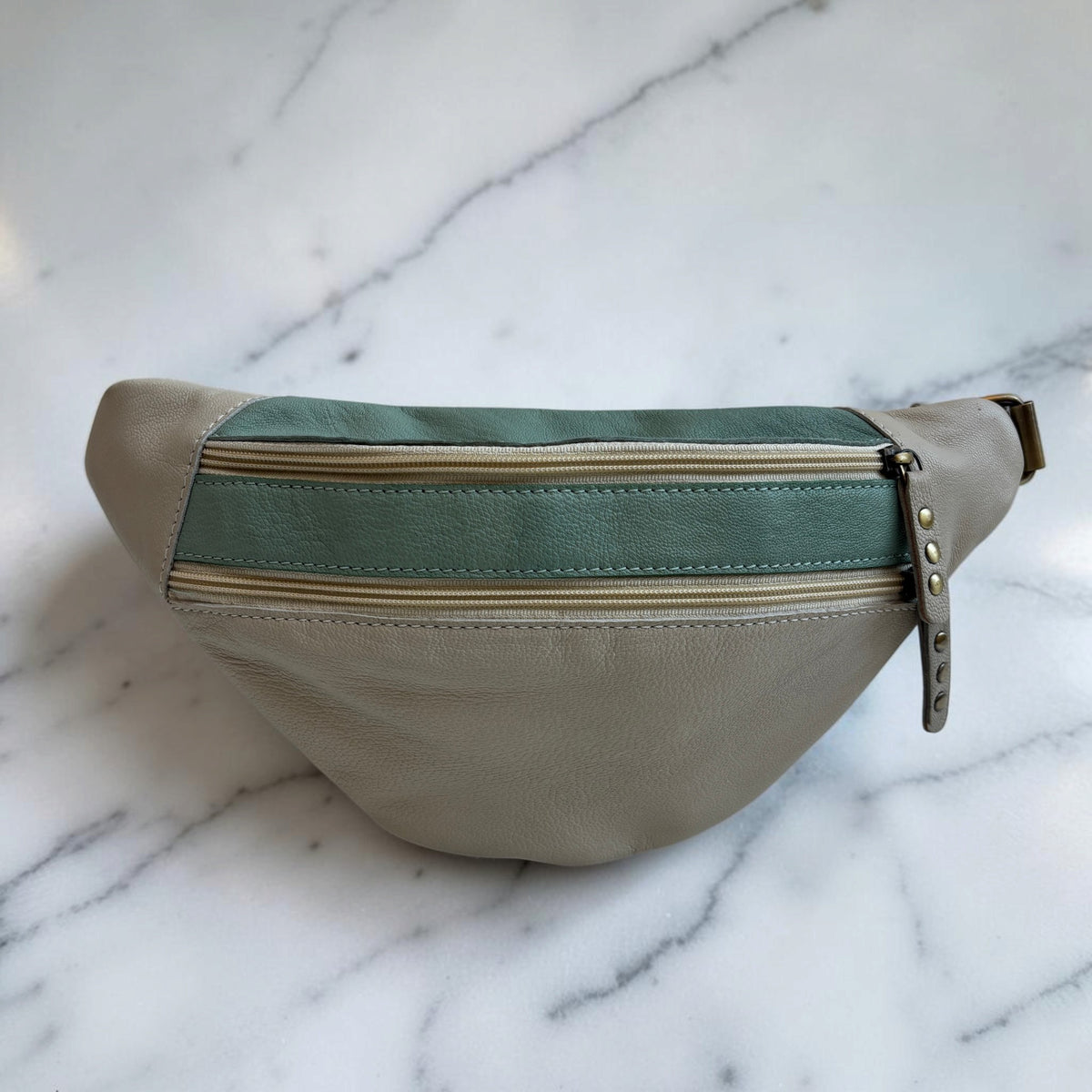 Premium Retro Chic Grün BioCuir® Naturleder Exklusivstück Nr. 12639