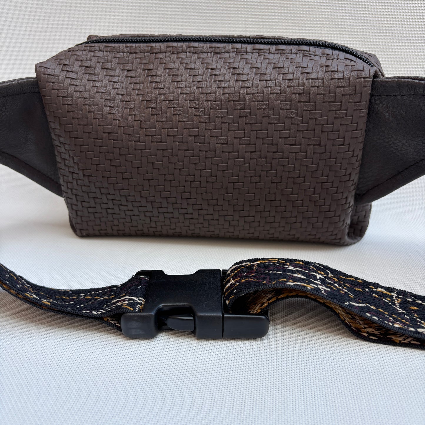 Riñonera Urban "Elegant Brown Top" · Polipiel · Pieza Única Núm. 18828
