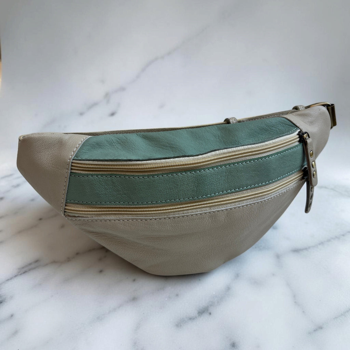Premium Retro Chic Grün BioCuir® Naturleder Exklusivstück Nr. 12639