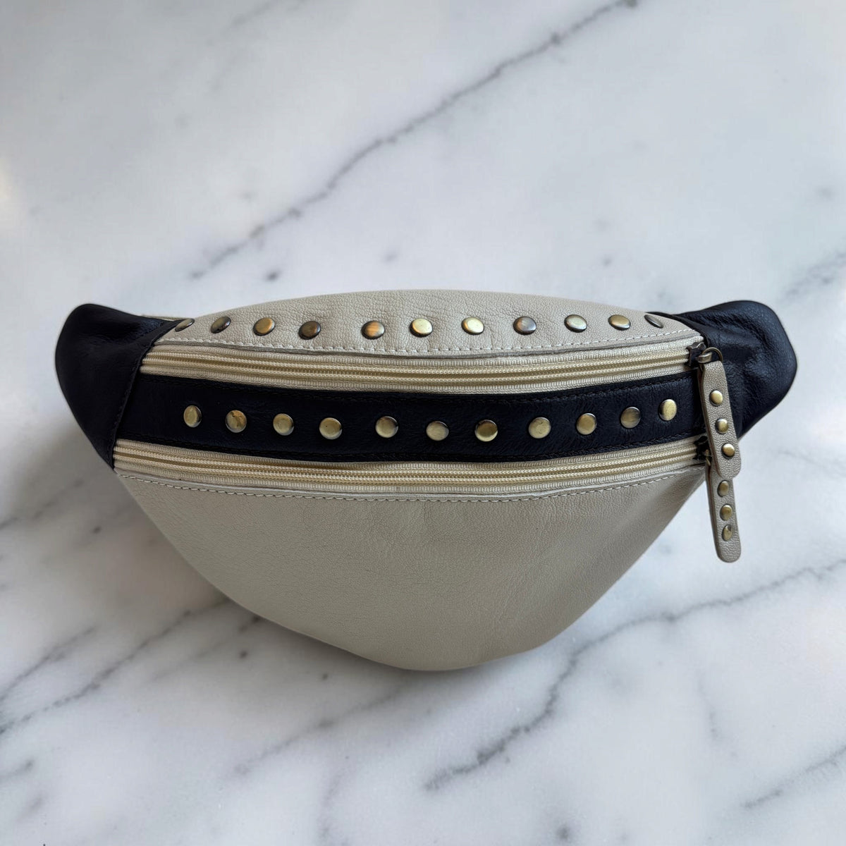 Riñonera "Special RetroChic Beige & Black Top" · Piel · Pieza Exclusiva Núm. 19673