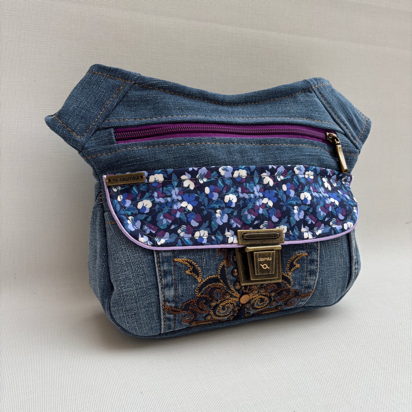 Riñonera "Amazing Top" ♻️ Jeans Recycled ♻️ · Pieza Única Núm. 18102