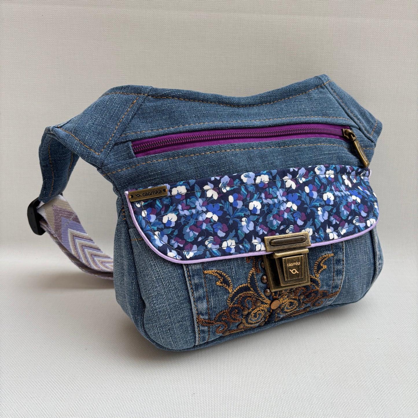 Riñonera "Amazing Top" ♻️ Jeans Recycled ♻️ · Pieza Única Núm. 18102