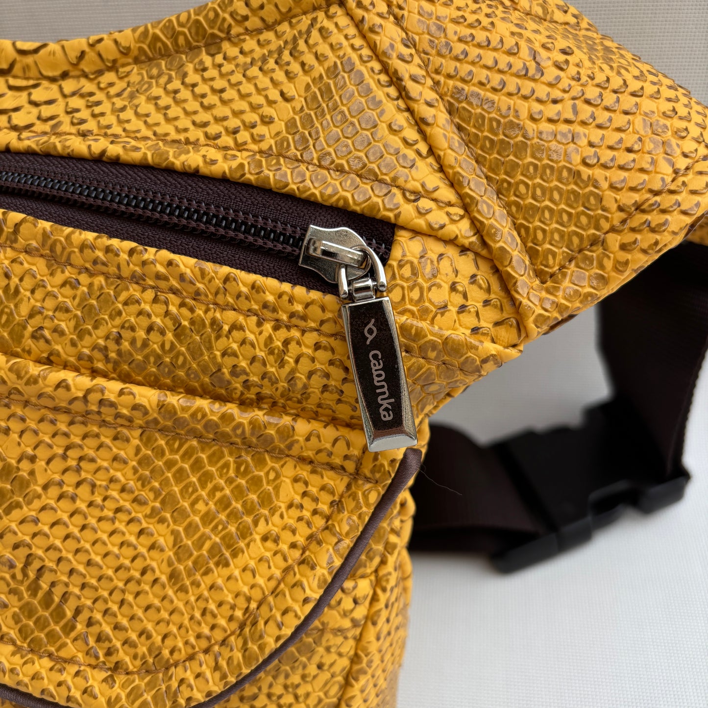 Riñonera "Elegant Yellow" · Polipiel · Pieza única Núm. 18178