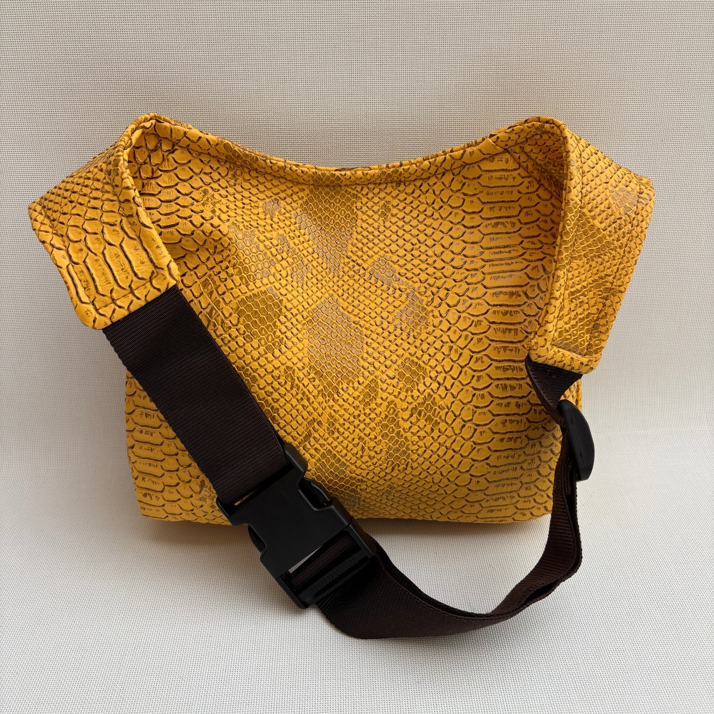 Riñonera "Elegant Yellow" · Polipiel · Pieza única Núm. 18178