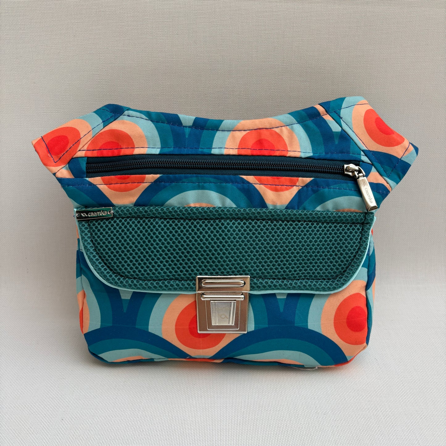 Riñonera "Special Retro Waves Top" · Pieza Única Núm. 18180