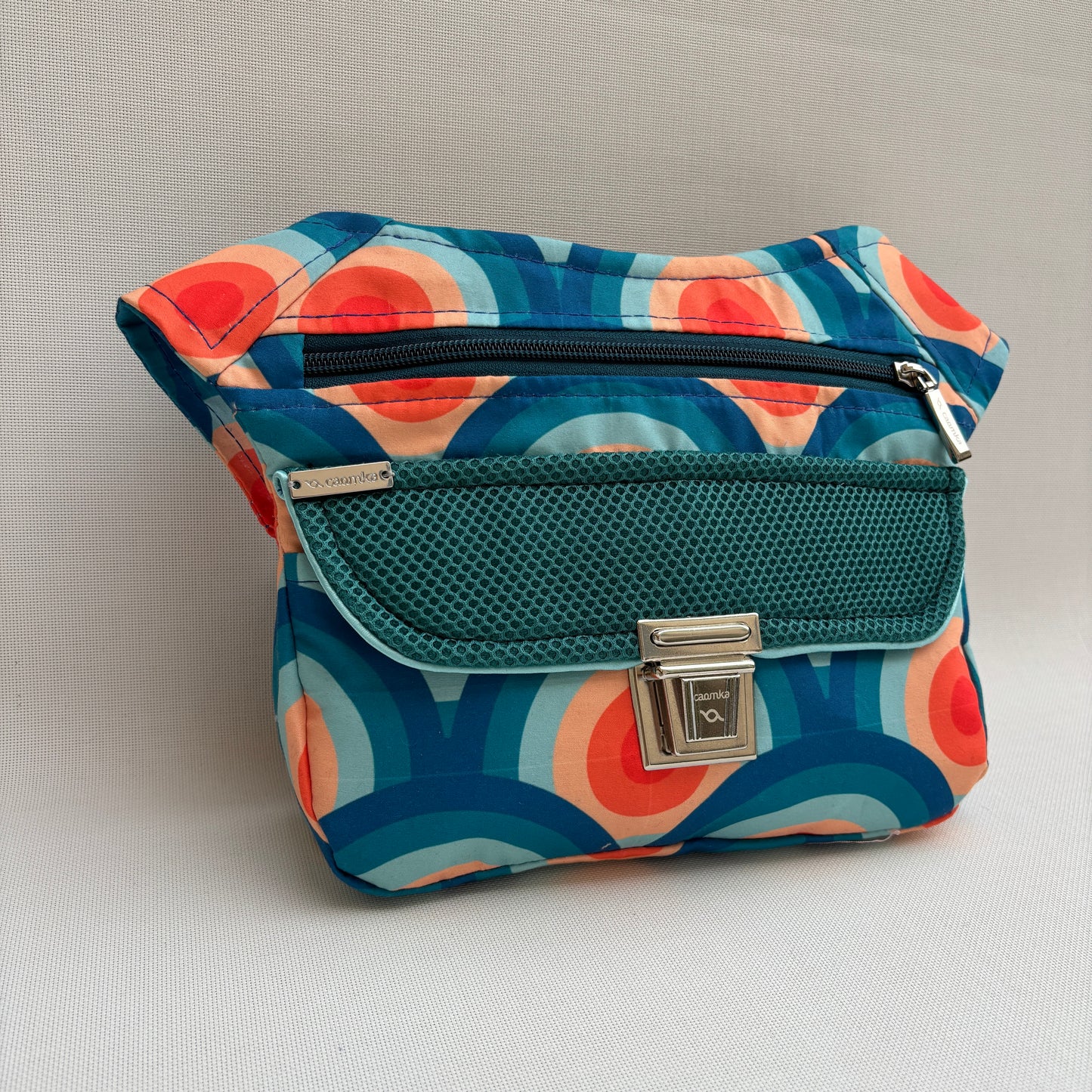 Riñonera "Special Retro Waves Top" · Pieza Única Núm. 18180