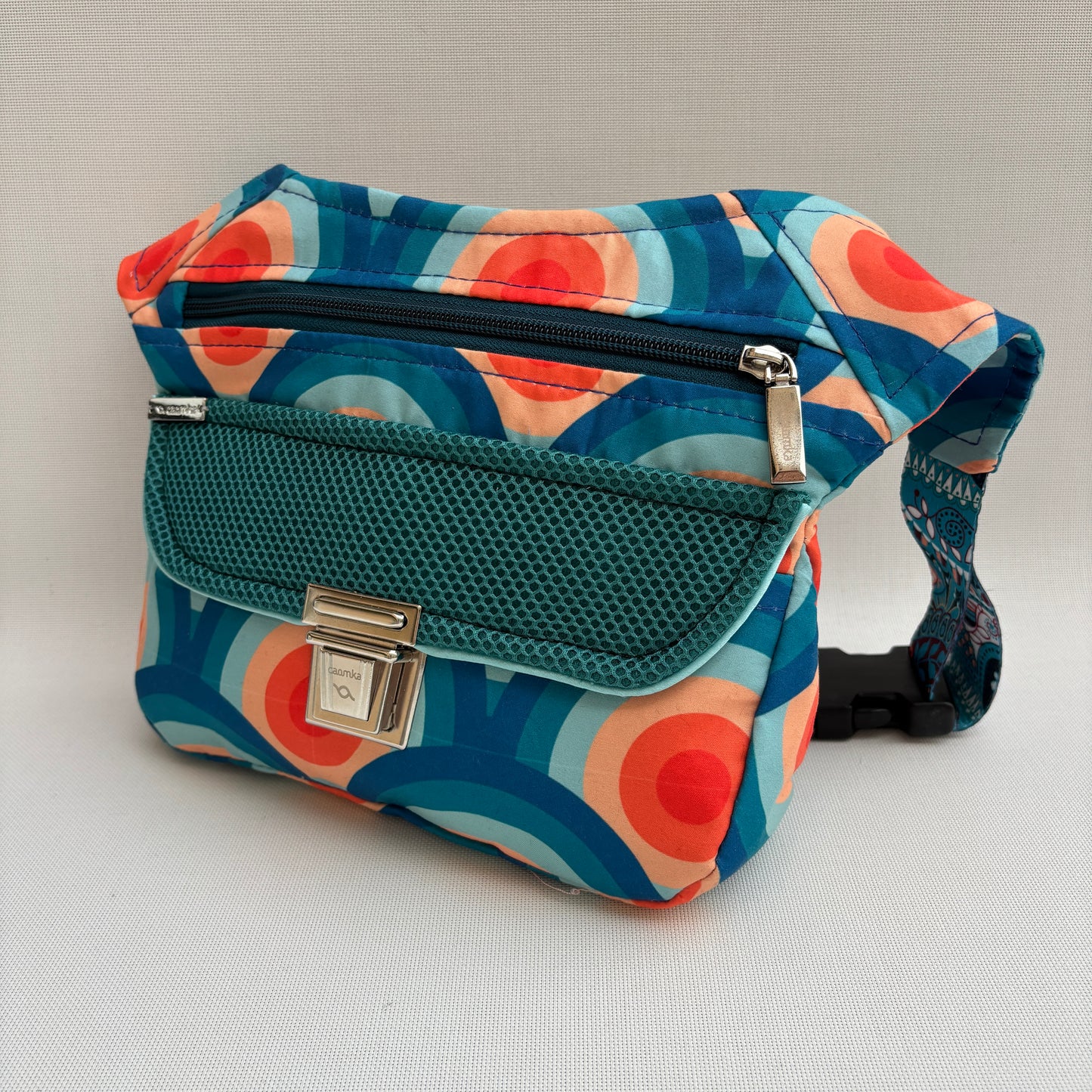 Riñonera "Special Retro Waves Top" · Pieza Única Núm. 18180