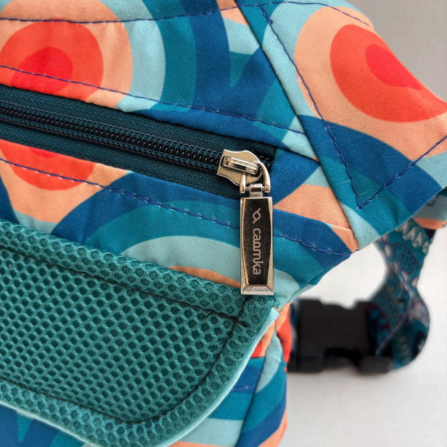 Riñonera "Special Retro Waves Top" · Pieza Única Núm. 18180