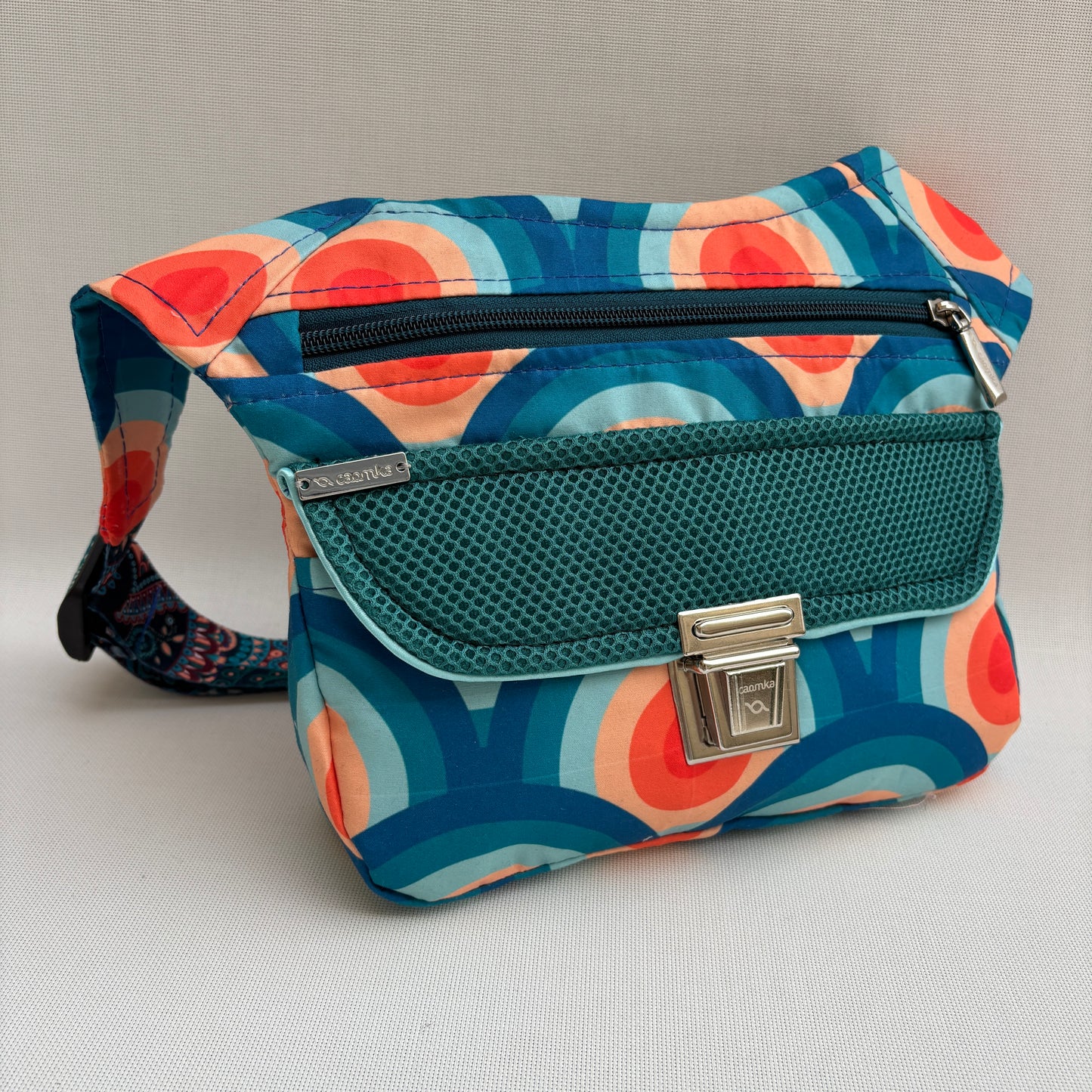 Riñonera "Special Retro Waves Top" · Pieza Única Núm. 18180