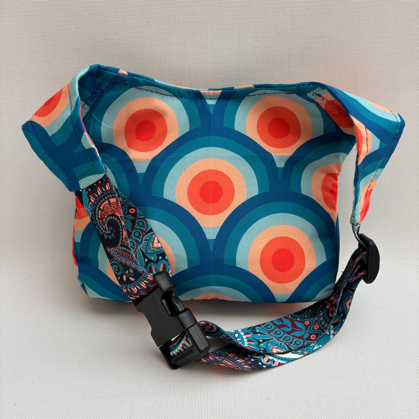 Riñonera "Special Retro Waves Top" · Pieza Única Núm. 18180