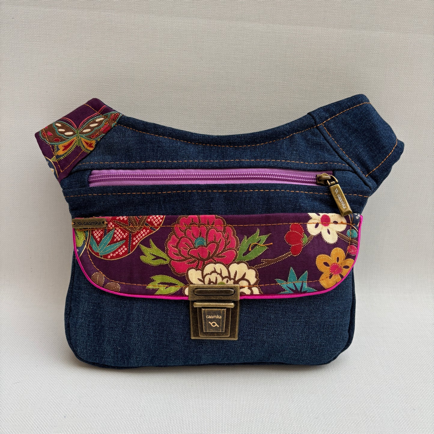 Riñonera "Japanese Flowers Top" ♻️ Jeans Recycled ♻️ · Pieza Única Núm. 18131