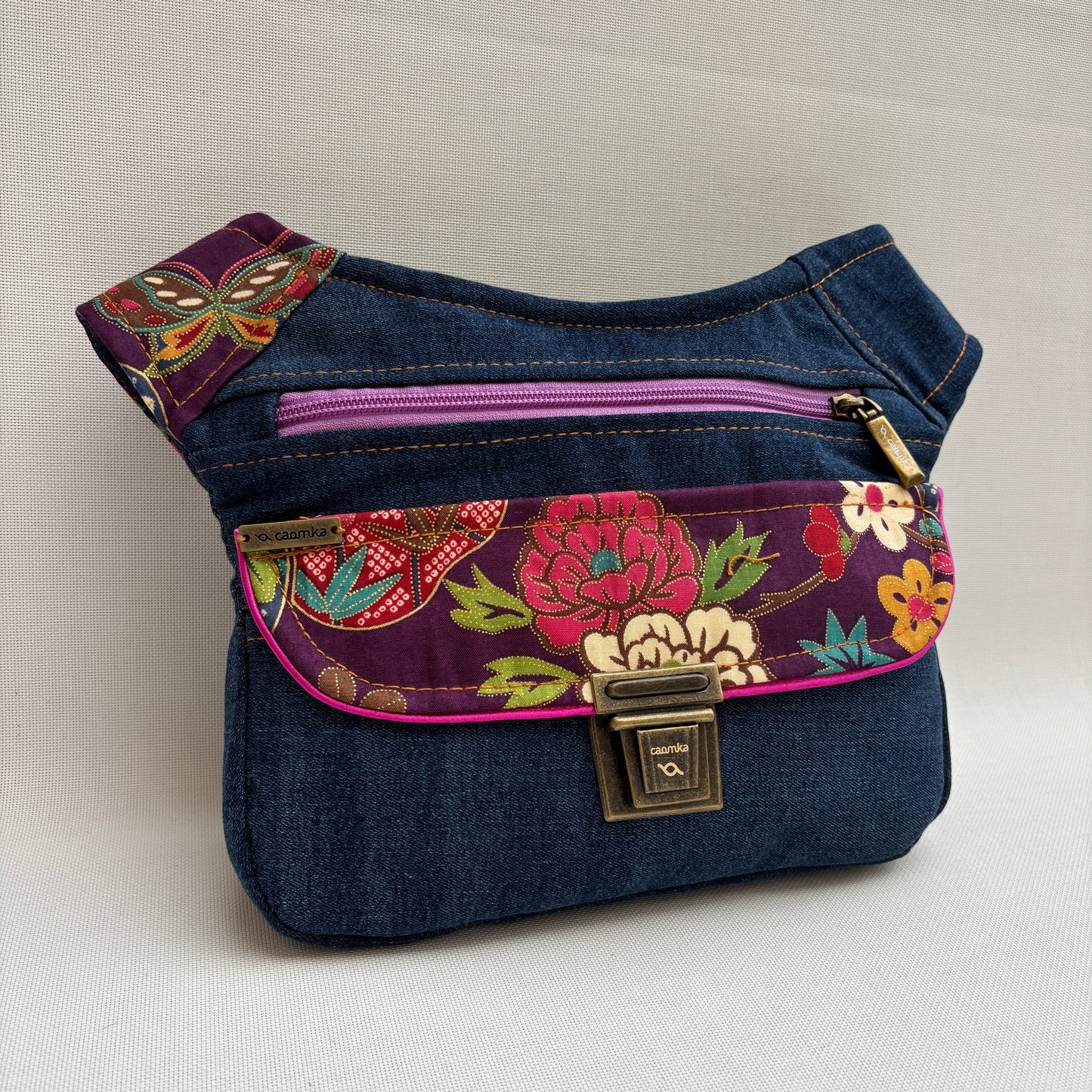 Riñonera "Japanese Flowers Top" ♻️ Jeans Recycled ♻️ · Pieza Única Núm. 18131