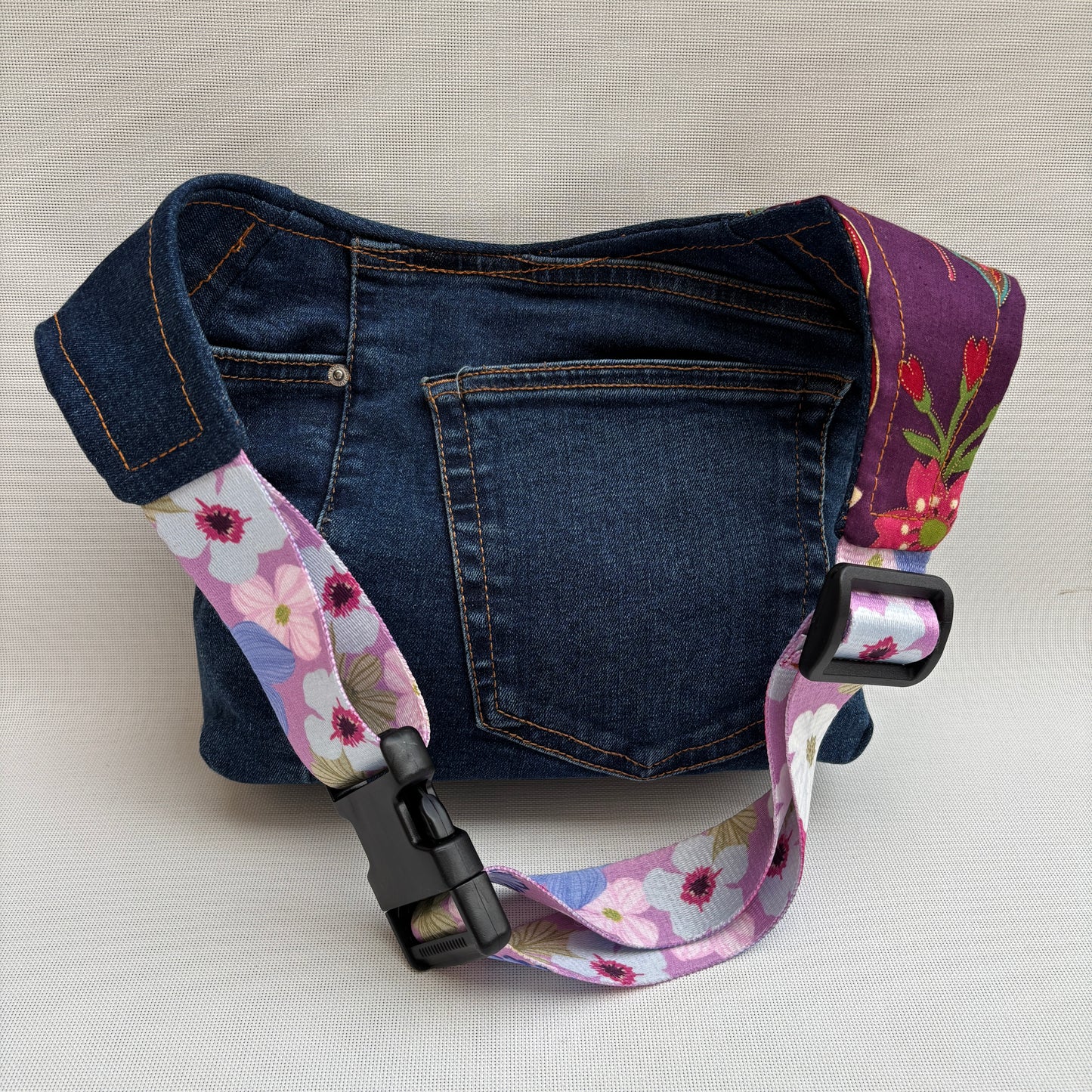 Riñonera "Japanese Flowers Top" ♻️ Jeans Recycled ♻️ · Pieza Única Núm. 18131