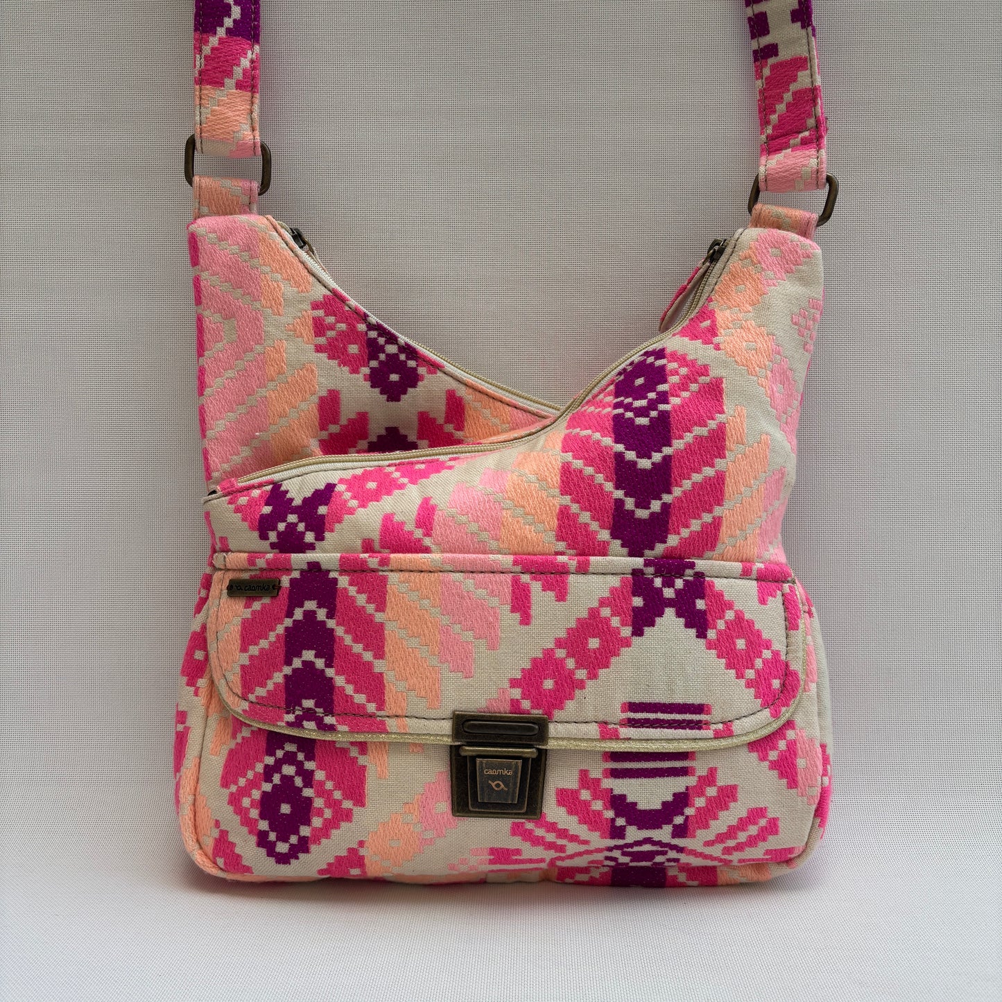 Bolso Bandolera Súper Caomka "Pink Tribal Glow" · Pieza Única Núm. 18808