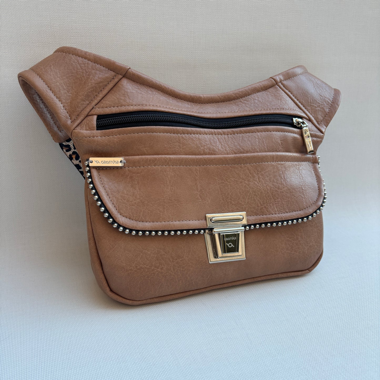 Riñonera Camel Luxury Top + Bolsillo trasero · Polipiel · Pieza Exclusiva Núm. 16630