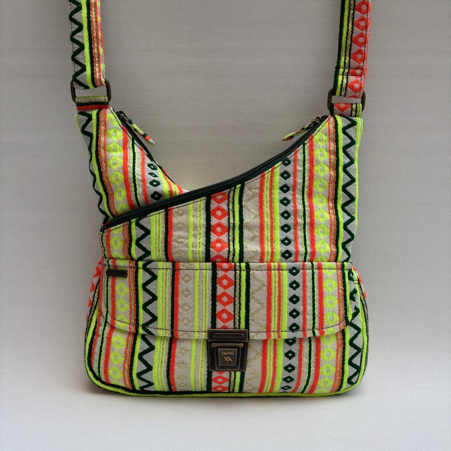 Bolso Bandolera Súper Caomka "Neon Jungle Spirit" · Pieza Única Núm. 18811