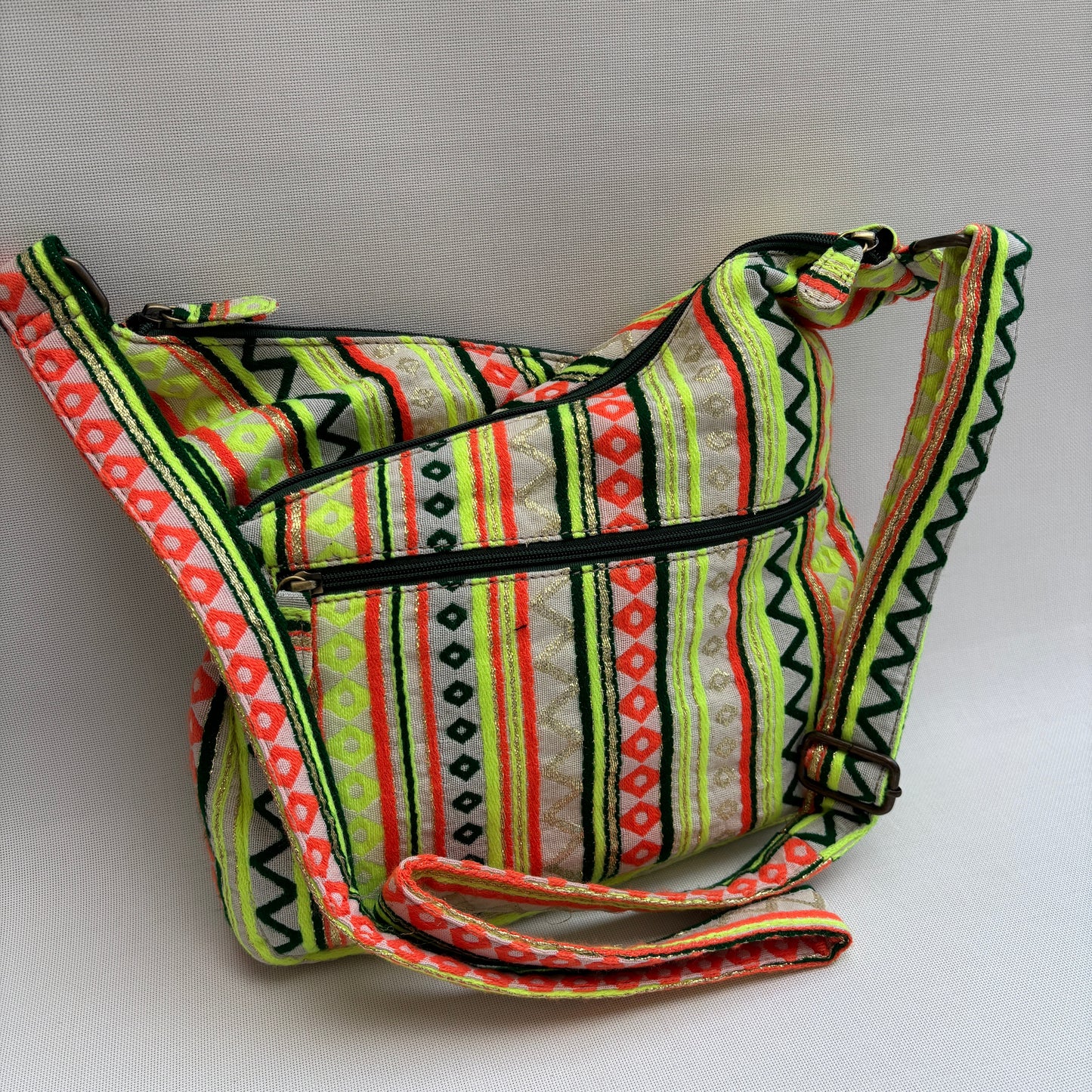 Bolso Bandolera Súper Caomka "Neon Jungle Spirit" · Pieza Única Núm. 18811