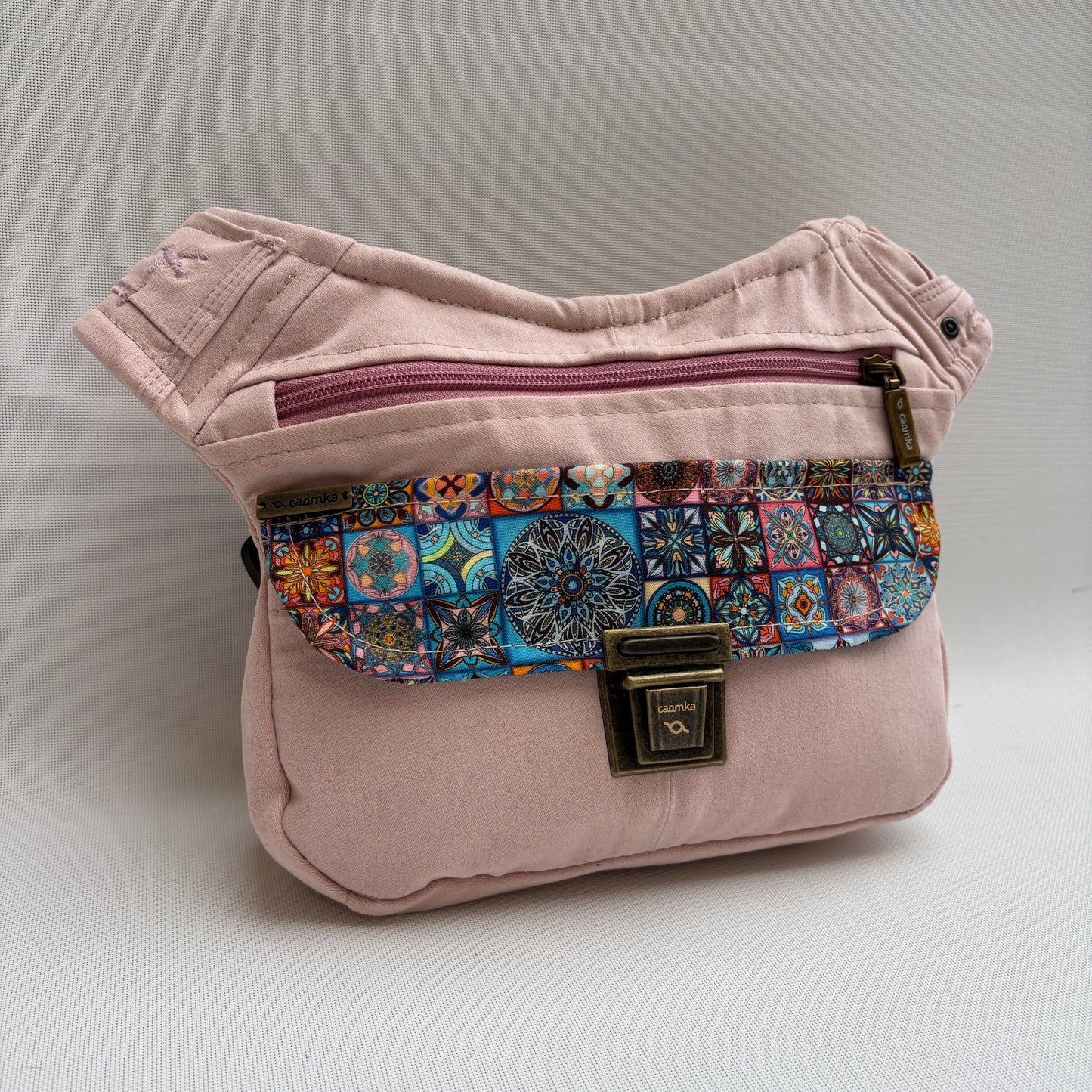 Riñonera "Pink Mandalas Top" ♻️ Jeans Recycled ♻️ · Pieza Única Núm. 18209