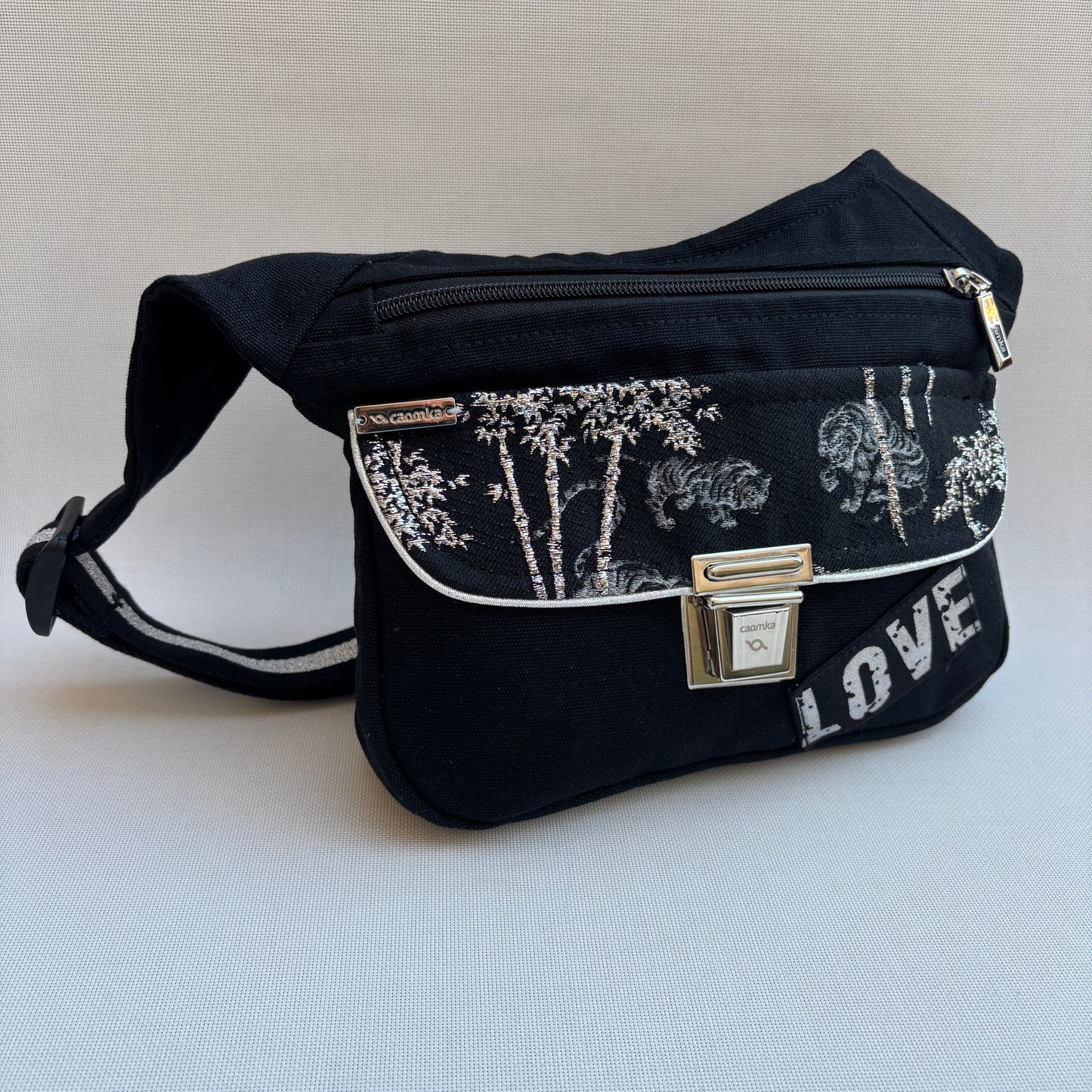 Riñonera "Love & Tiger" + Bolsillo trasero · Pieza Única Núm. 16597