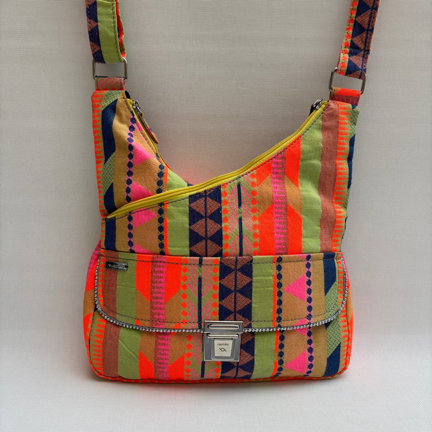 Bolso Bandolera Súper Caomka "Neon Safari Energy" · Pieza Única Núm. 18805