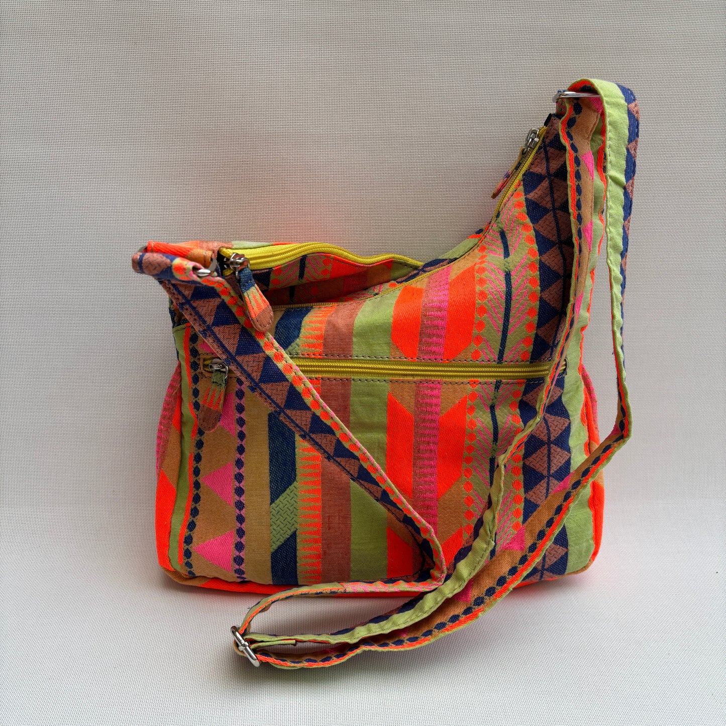 Bolso Bandolera Súper Caomka "Neon Safari Energy" · Pieza Única Núm. 18805